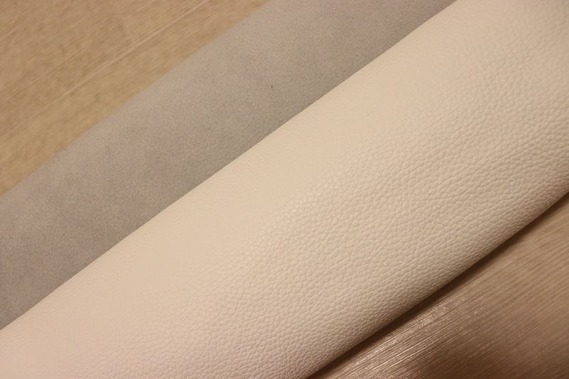 オフホワイト 239ds クロム革 牛革 イタリア レザー シボ型押し はぎれ 一枚革 レザークラフト 革 皮 本革 diy 生地 材料