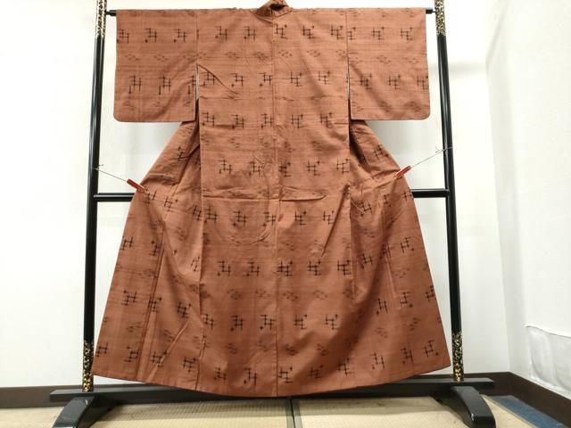 平和屋着物●国指定重要無形文化財　本場久米島紬　手織　正絹　逸品　CAAU1660yc 平和屋着物○国指定重要無形文化財 本場久米島紬 手織 正絹 逸品