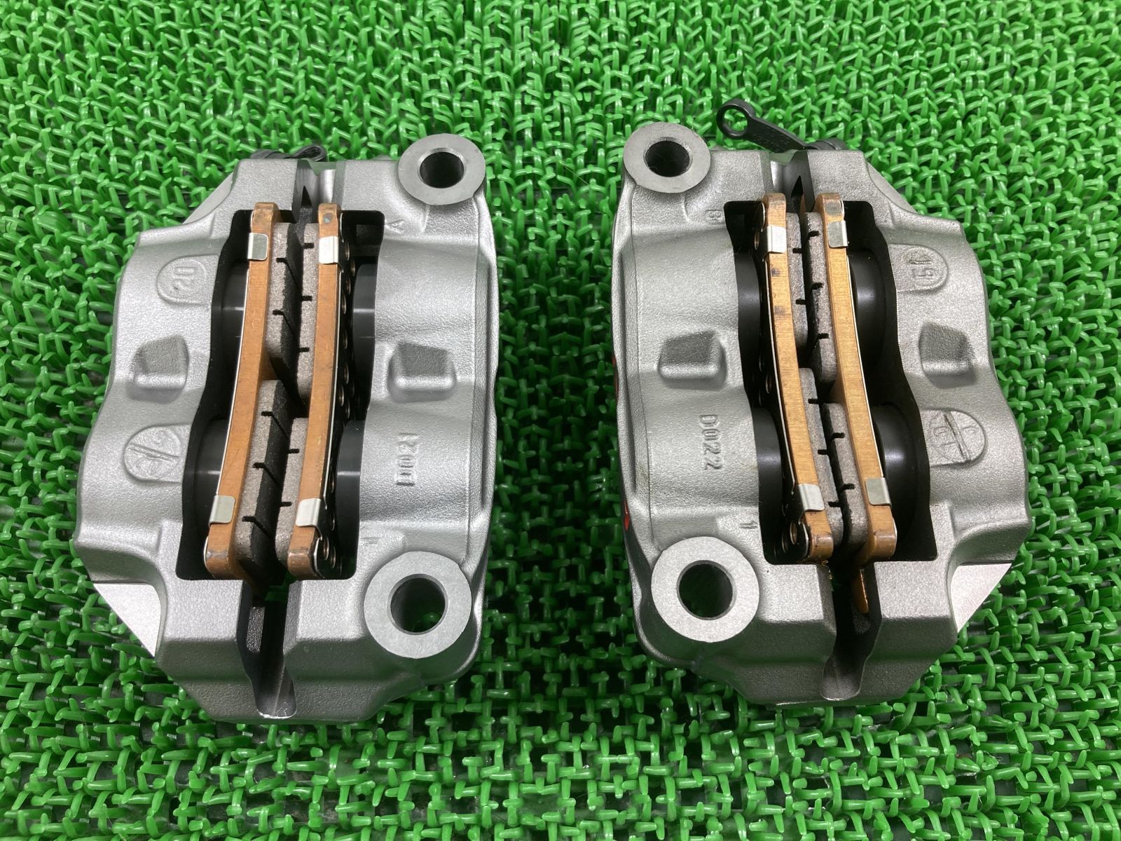 20〜23 CBR1000RR-R 純正フロントブレーキパット　中古 ホンダ CBR1000RR-RSP フロントブレーキキャリパー 左右 純正