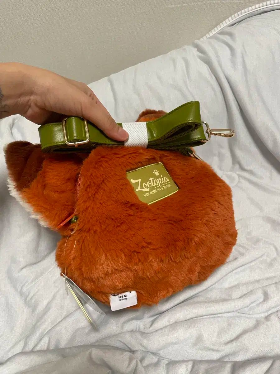 香港ディズニーランド　ニック　ぬいぐるみポーチ　ショルダーぬいぐるみ 香港ディズニーランド ニック ぬいぐるみポーチ ショルダーぬいぐるみ