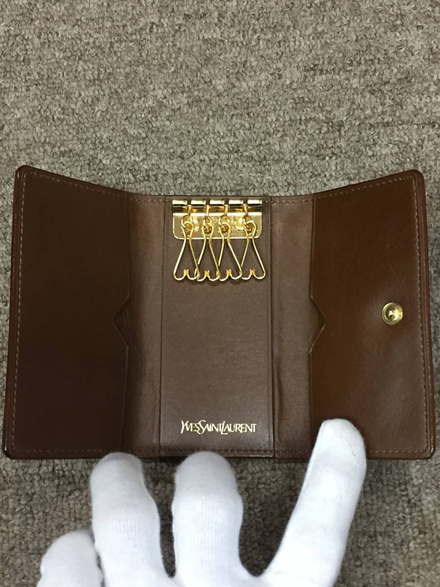 新品未使用品　YVES SAINT LAURENT 4連キーケース　YSLロゴ ギフトにも！Saint Laurent(サンローラン) YSL 4連キーケース