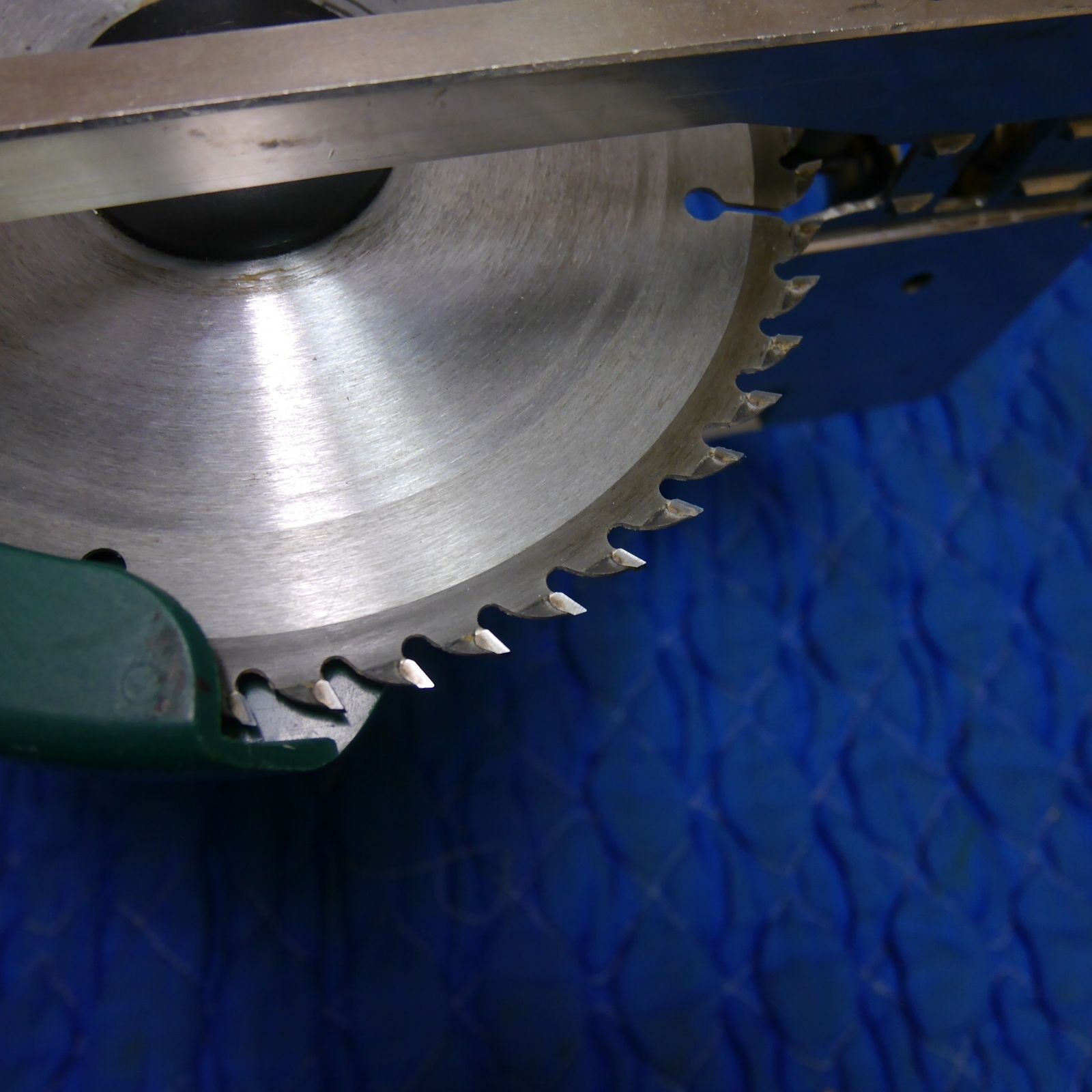 切断機 コード式