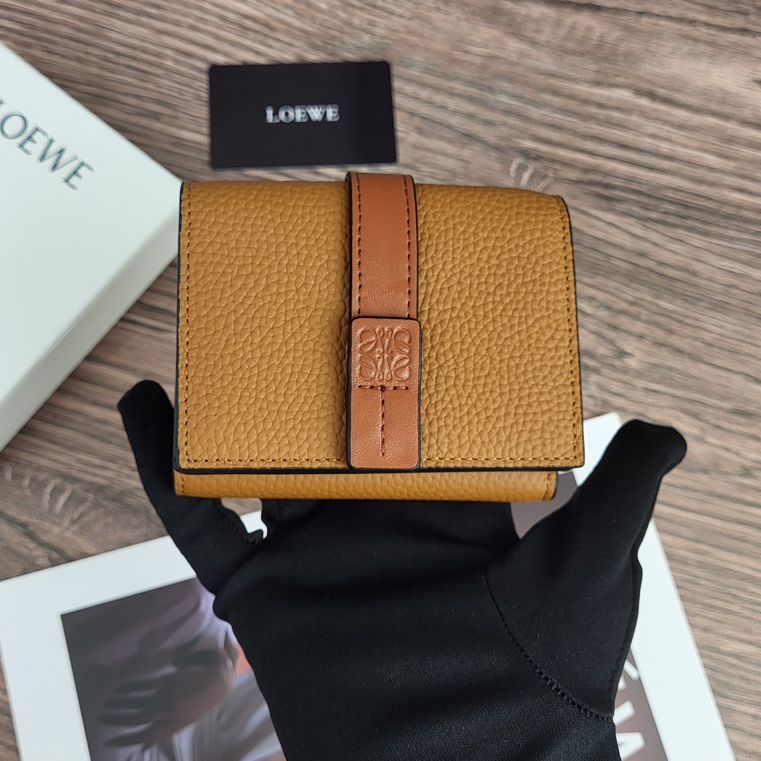 新品未使用 はやし Loewe ロエベ 3つ折り財布