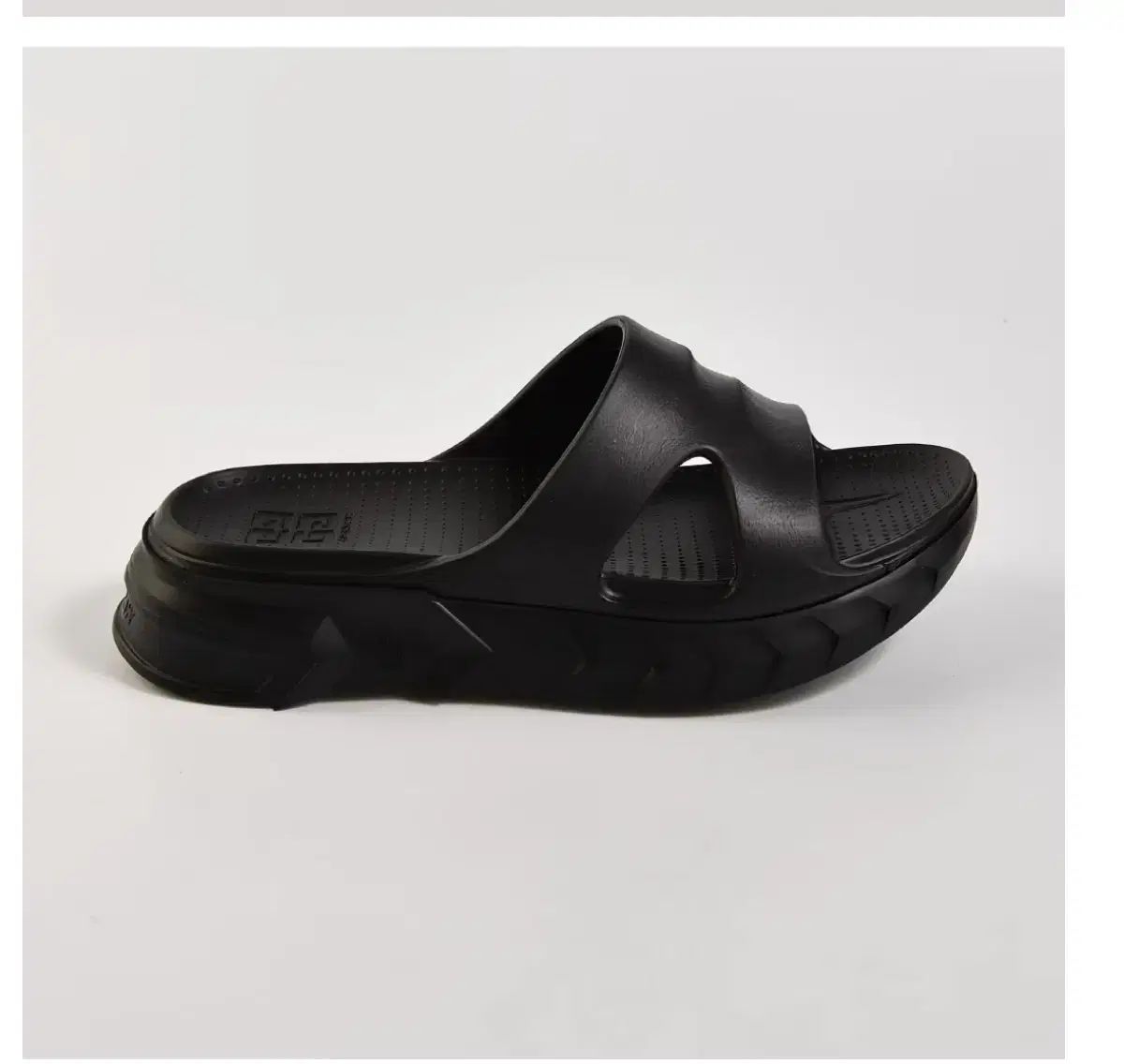 GIVENCHY(ジバンシィ) マシュマロ ラバー スリッパ (新品