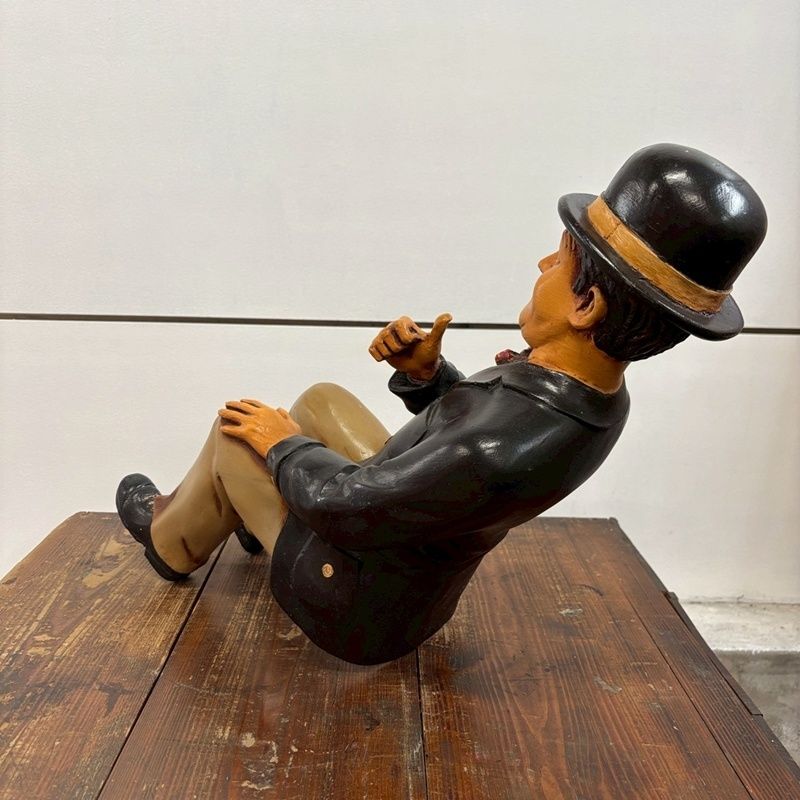  品 ローレル＆ハーディ アンティーク フィギュア BIGサイズ オブジェ 置物 人形 Laurel Hardy 楽コンビ ベンチ イス 椅子 当時モノ CA 0623 2 アンティーク雑貨 美術品 アンティーク コレクション