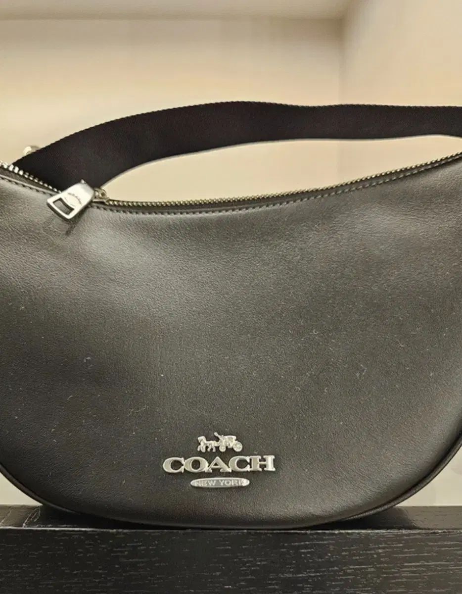 COACH コーチ 半月 クロスバッグ