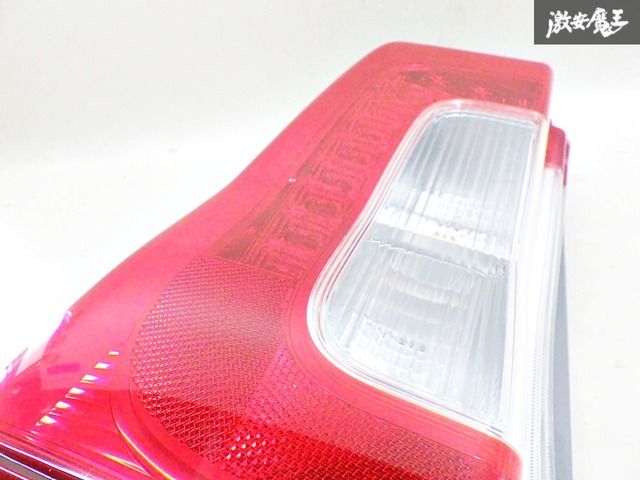 点灯OK！】ダイハツ純正 LA600S タント テールライト