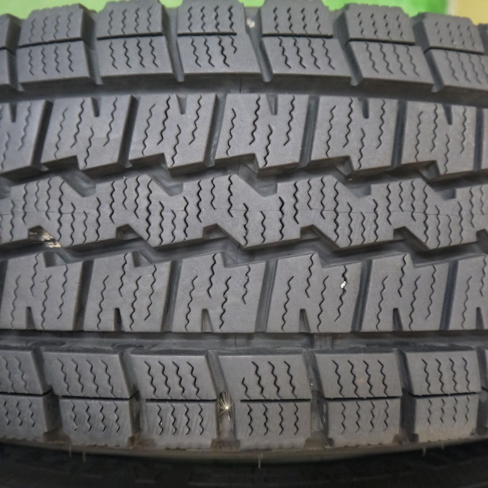 バリ溝！9.5分☆スタッドレス 195/80R15 107/105L ダンロップ