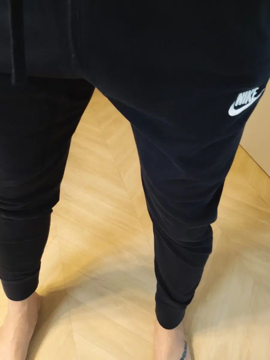 NIKE