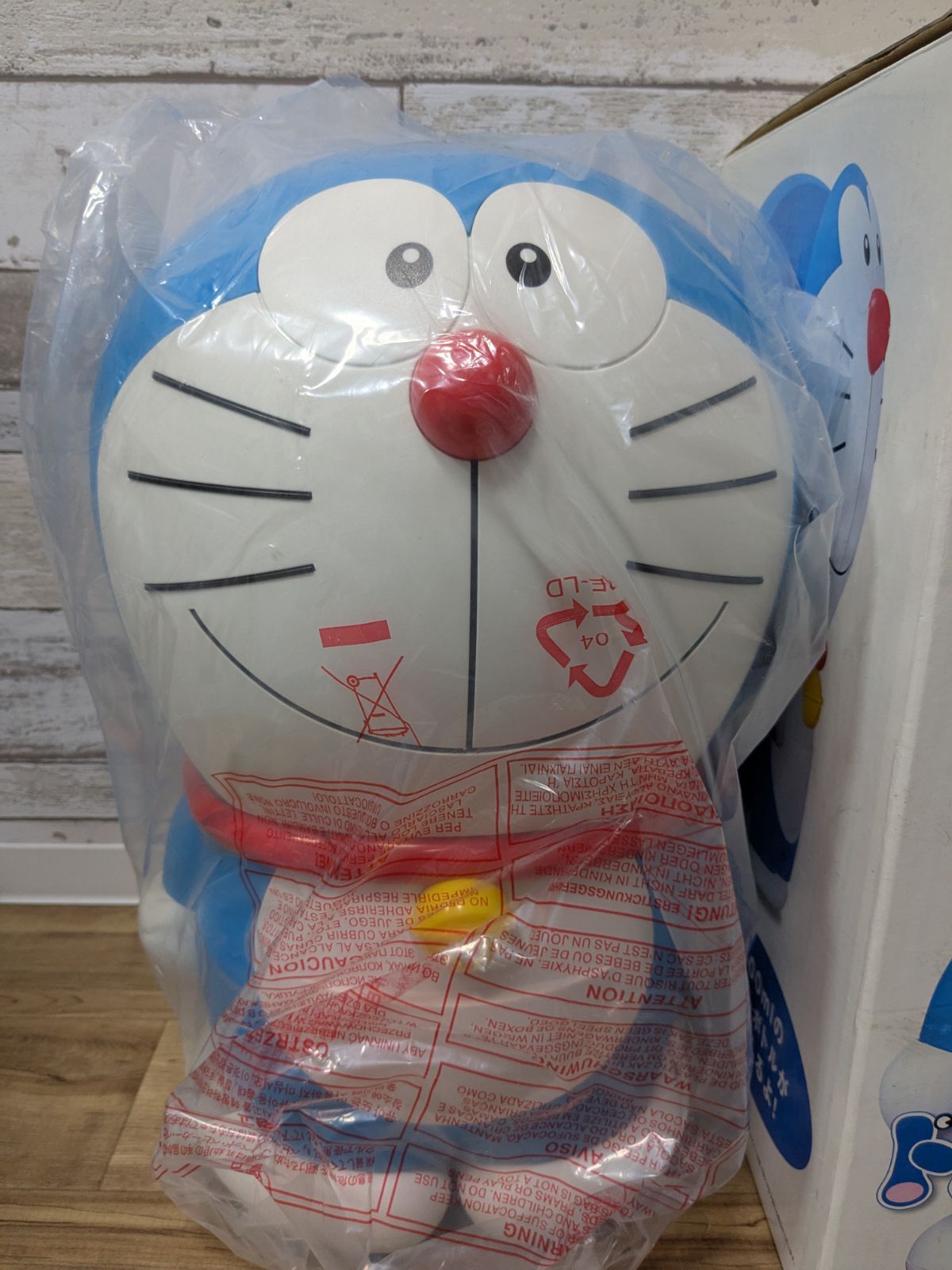 ドラえもん冷温庫です。 アート引越センター 非売品 ART