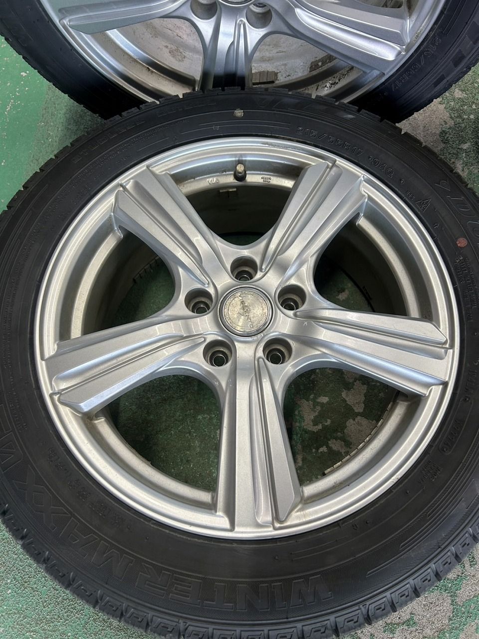 ダンロップ WINTER MAXX 03 ＆ VIOLENTO アルミホイール 215/65R17 