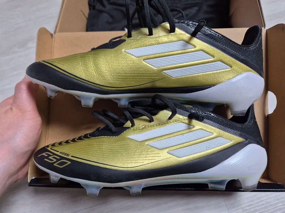 エックス スピードポータルLEYENDA.1 FG 27cm メッシスパイク エックス スピードポータルLEYENDA.1 FG 27cm メッシスパイク エックス