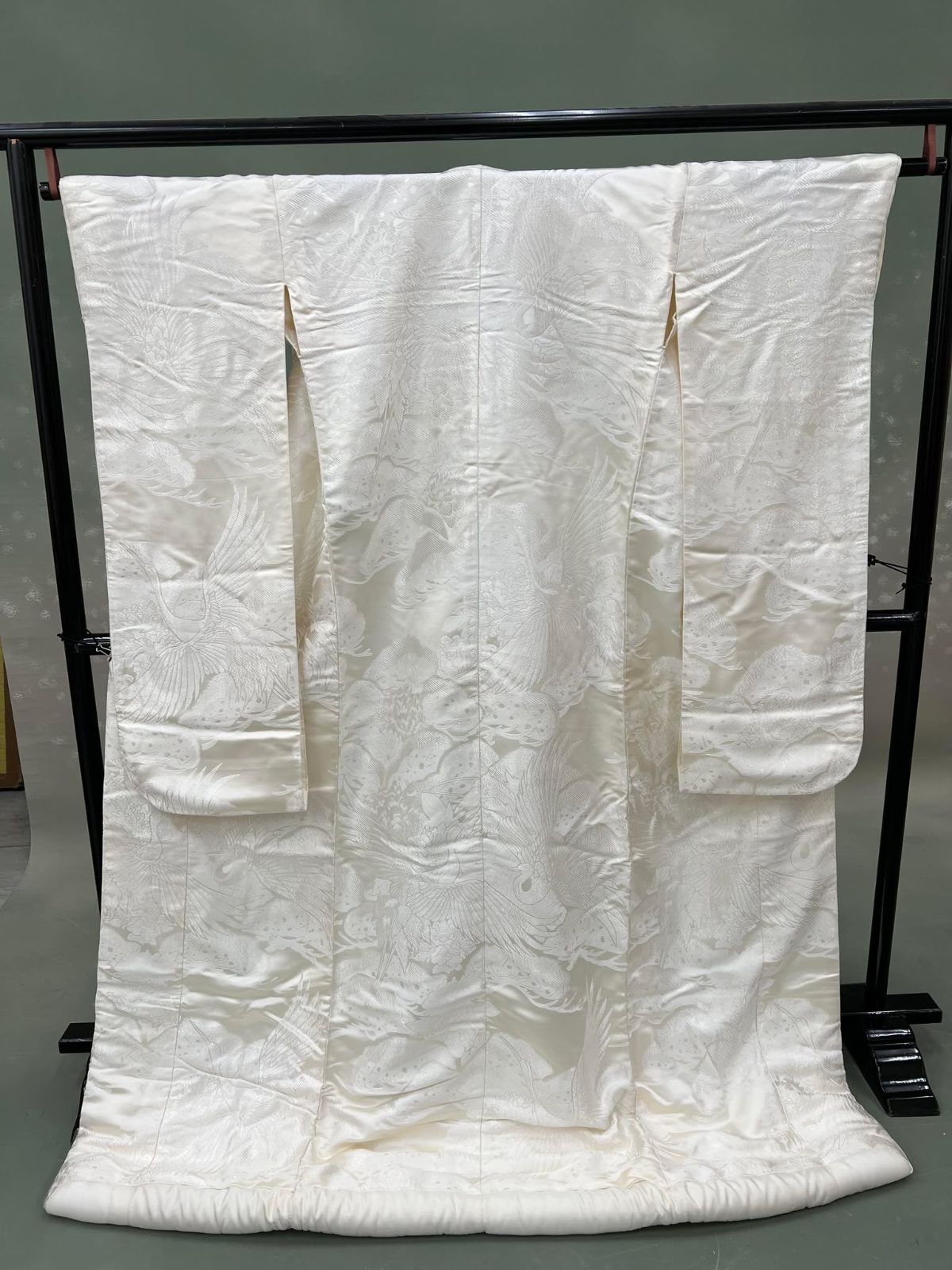貸衣装処分品 貸衣装処分品 生成り白打掛 鶴 松の豪華上品打掛