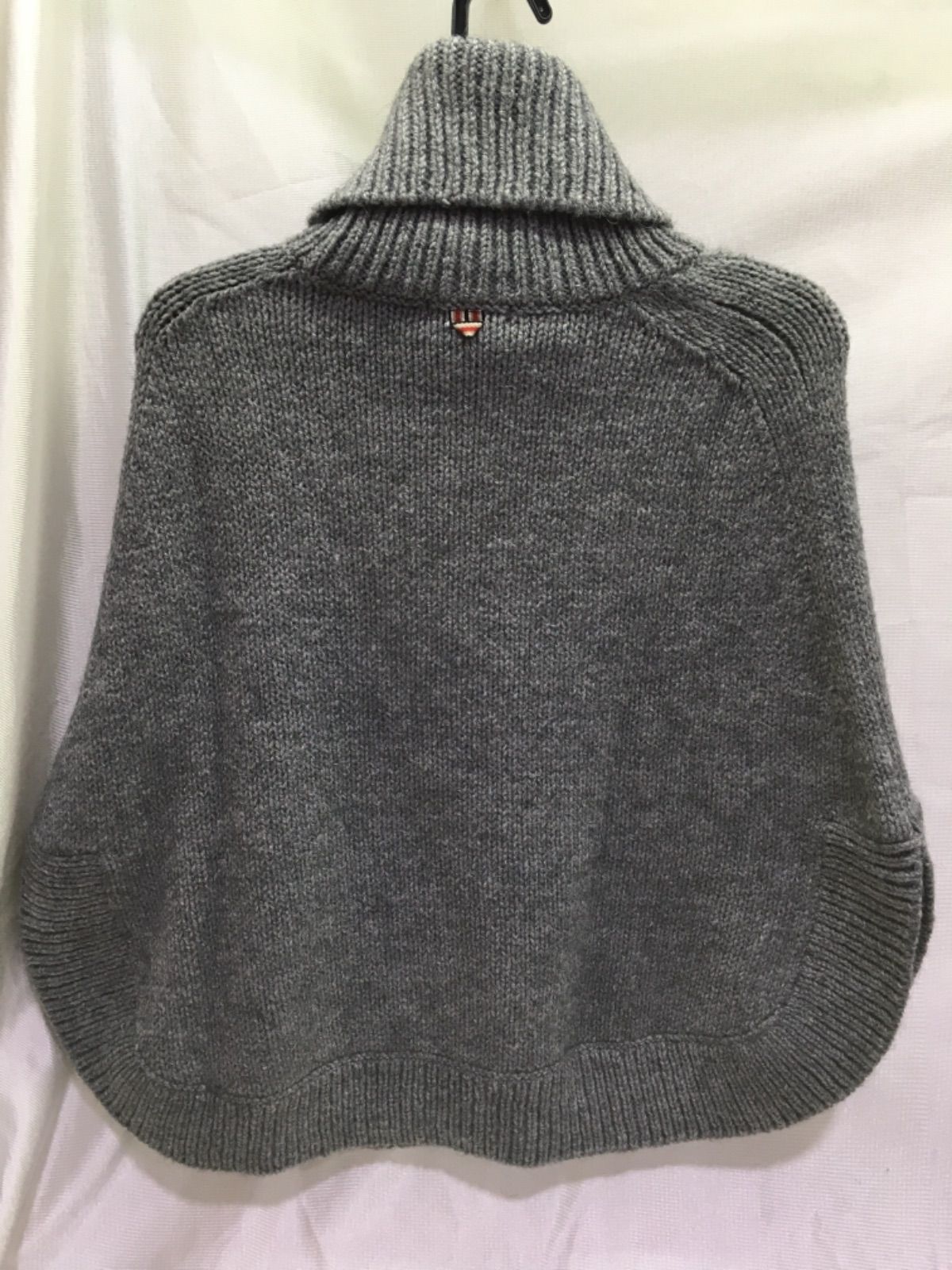 BURBERRY/バーバリー、ニットポンチョ、タートルネック、ロゴボタン、F BURBERRY/バーバリー、ニットポンチョ、タートルネック、ロゴ
