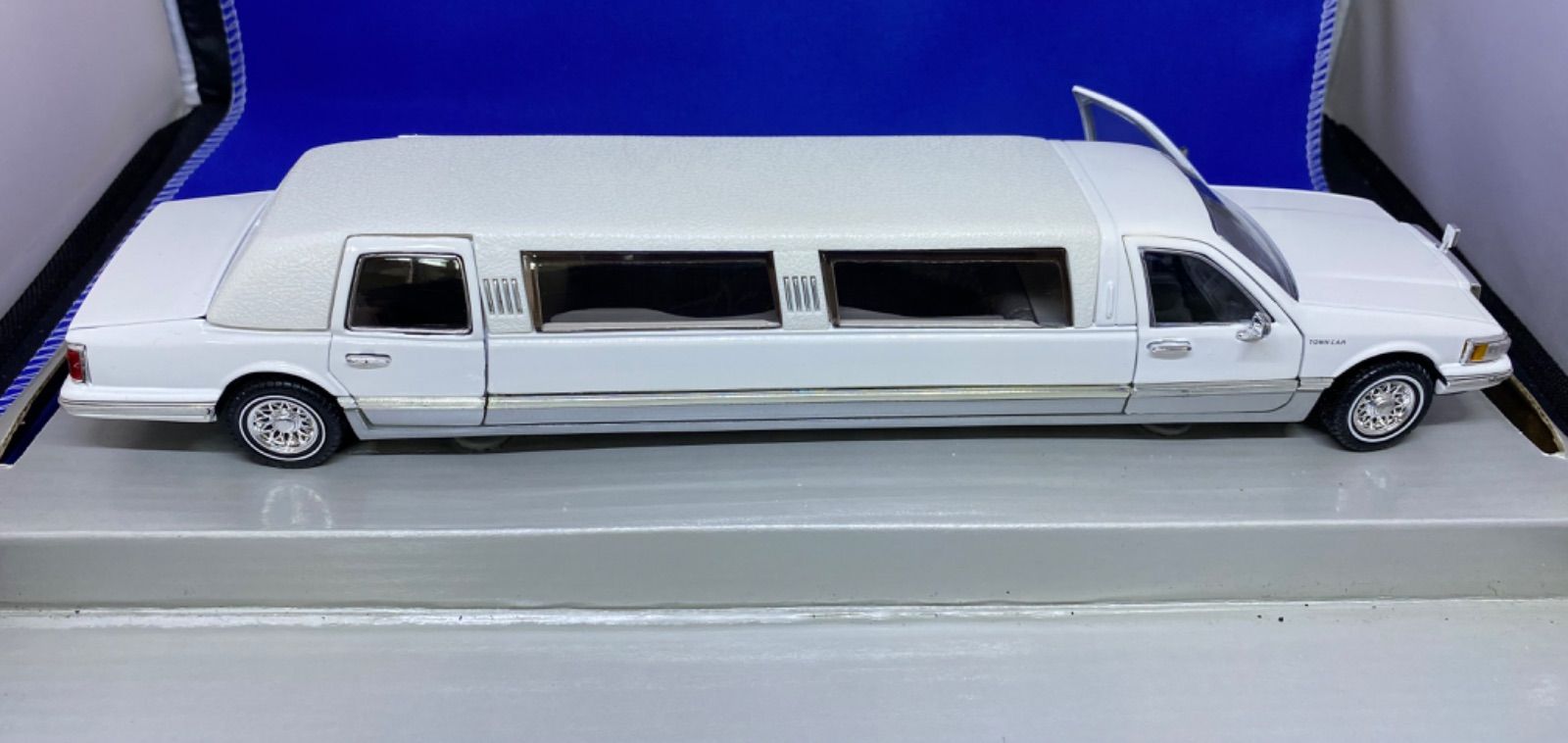 5155⑧リンカーン　リムジン　1996 レア　1/24 5155⑧リンカーン リムジン 1996 レア 1/24 - メルカリ
