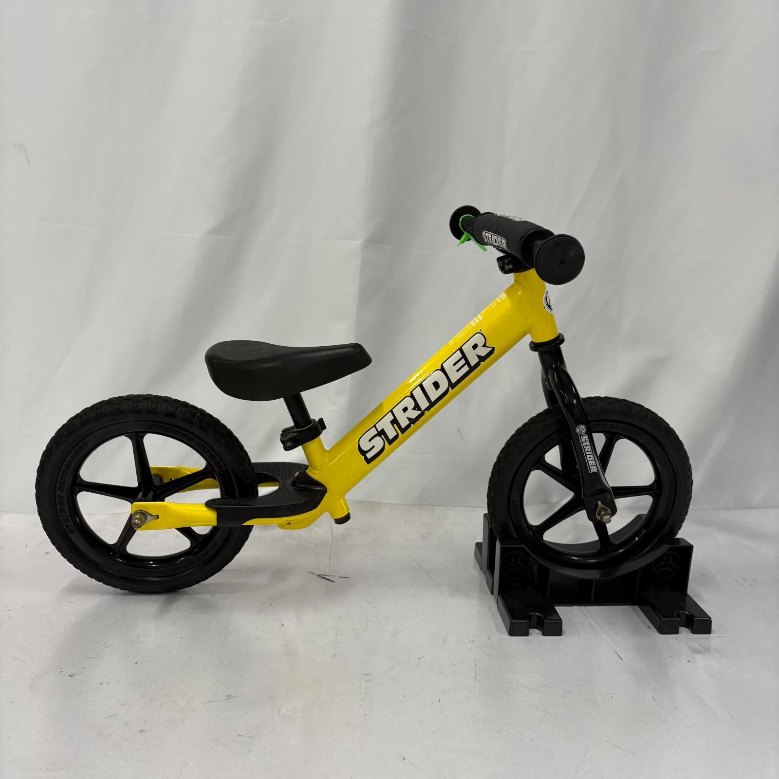 STRIDER ストライダー　バランスバイク イエロー　黄色　美品 STRIDER ストライダー バランスバイク イエロー 黄色 美品