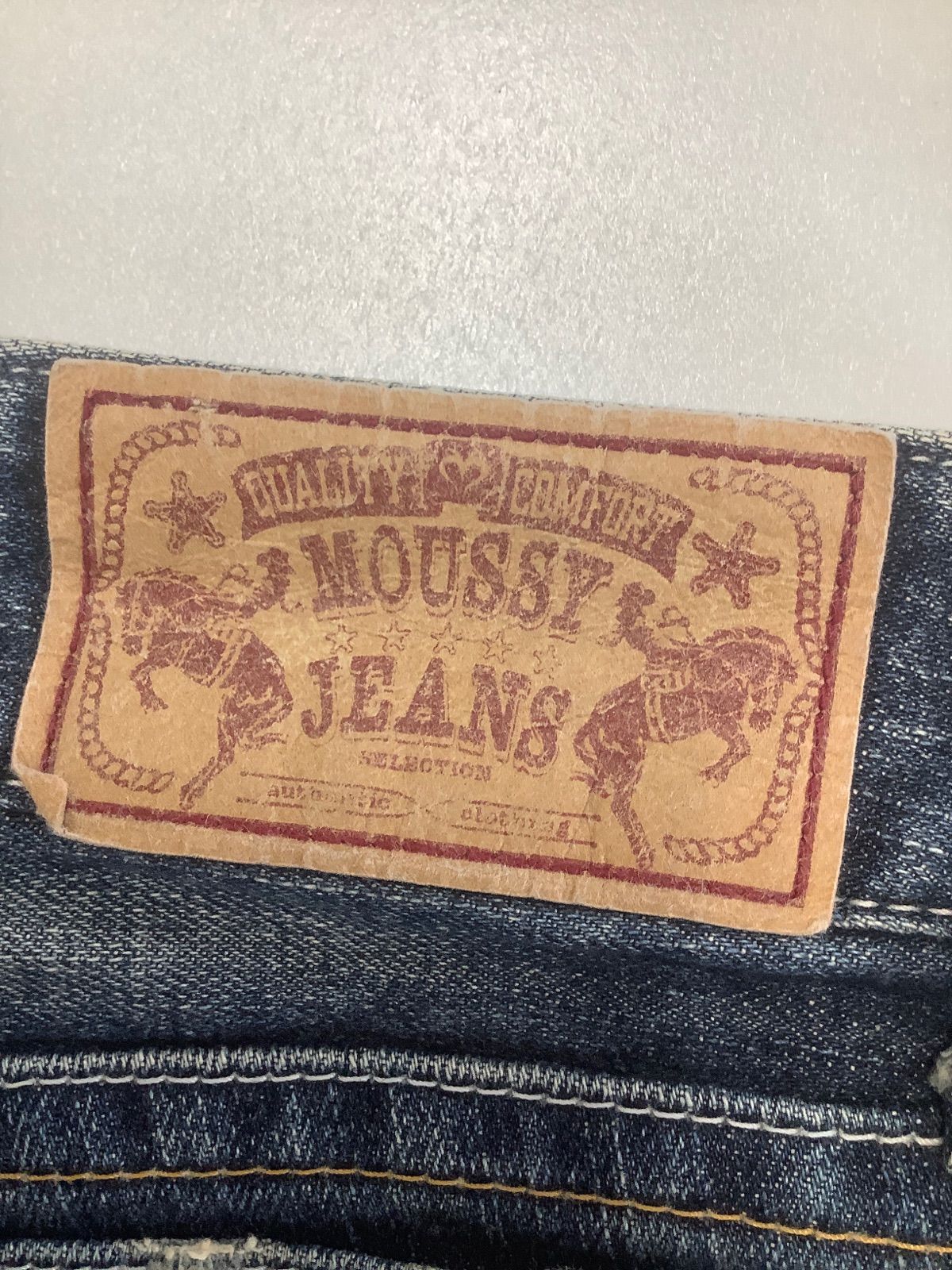 MOUSSY デニムパンツ ローライズ ブーツカット 紺 無地 ダメージ加工