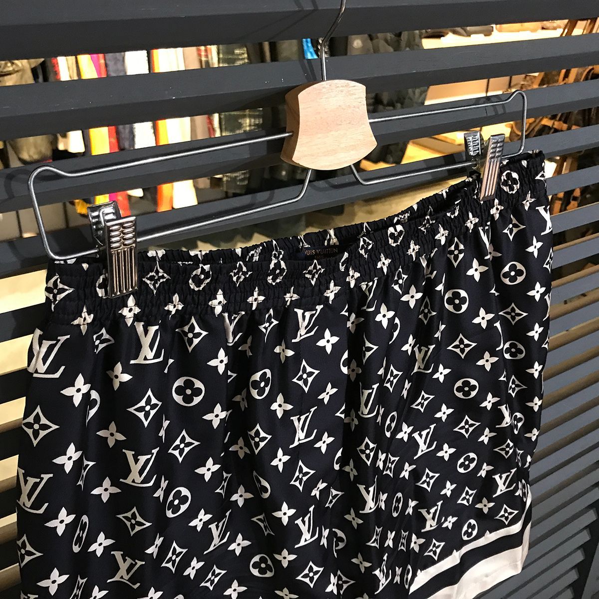 超美品 ルイヴィトン モノグラム ストライプアクセント パジャマショーツ 40 超美品 ルイヴィトン モノグラム ストライプアクセント パジャマ