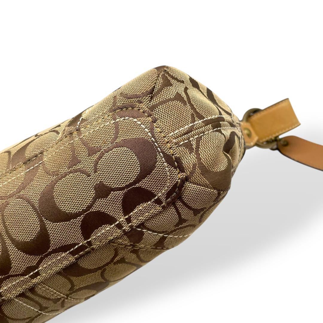 美品 COACH コーチ ショルダーバッグ シグネチャー 斜め掛け 美品 COACH コーチ ショルダーバッグ シグネチャー 斜め掛け