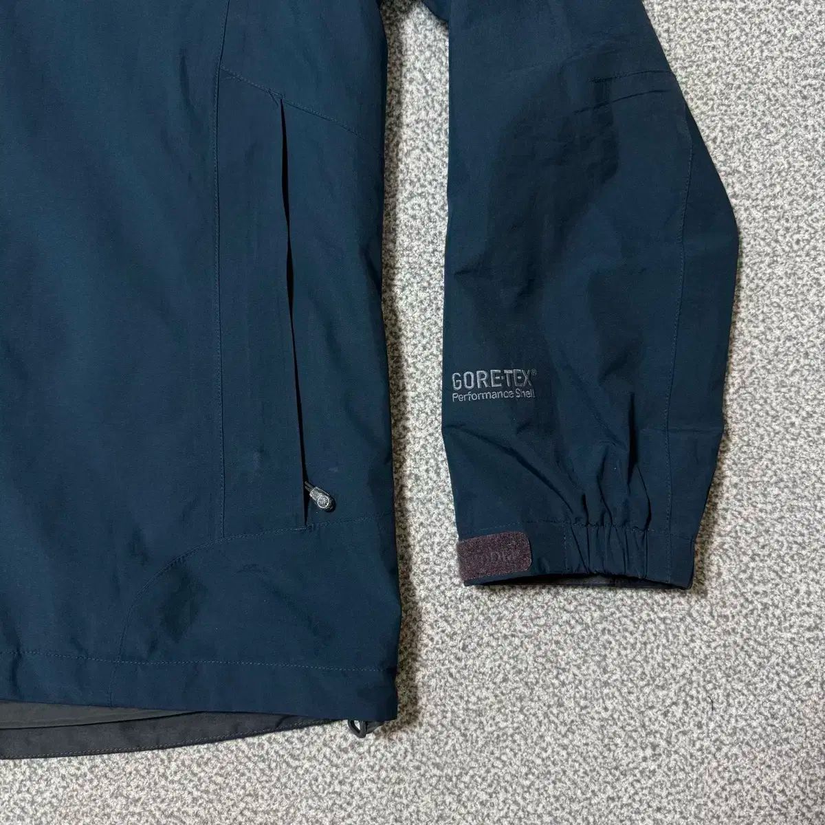 パフォーマンスシェル ウィンドブレーカー