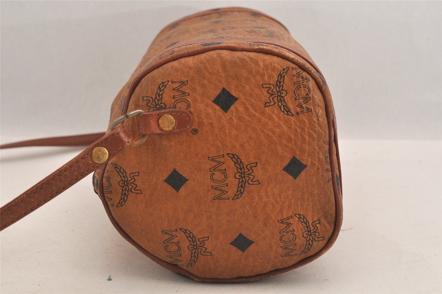 MCM ブラウンレザー バッグ MCM ボストンバッグ ブラウンレザー - メルカリ