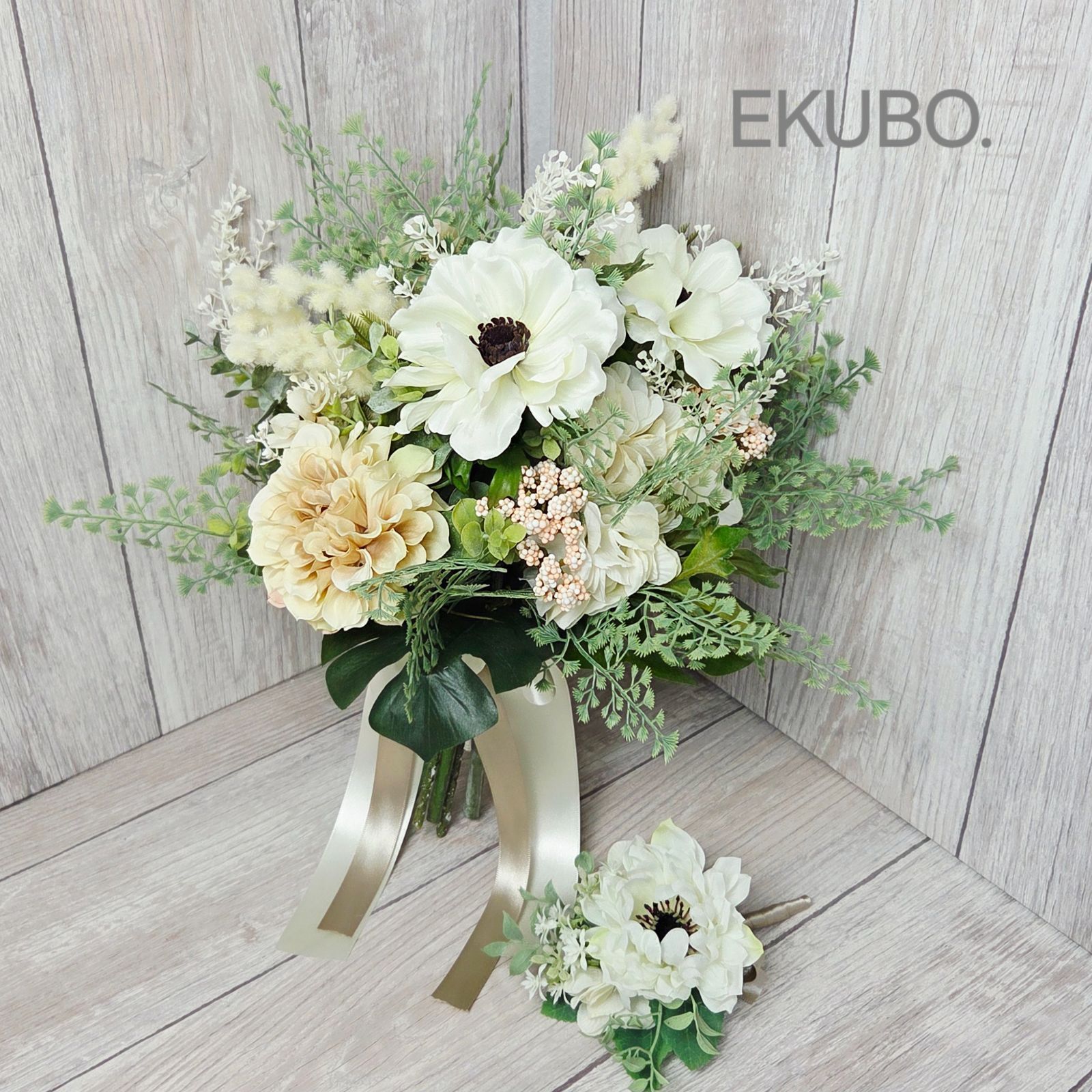 ホワイトアネモネのクラッチブーケ