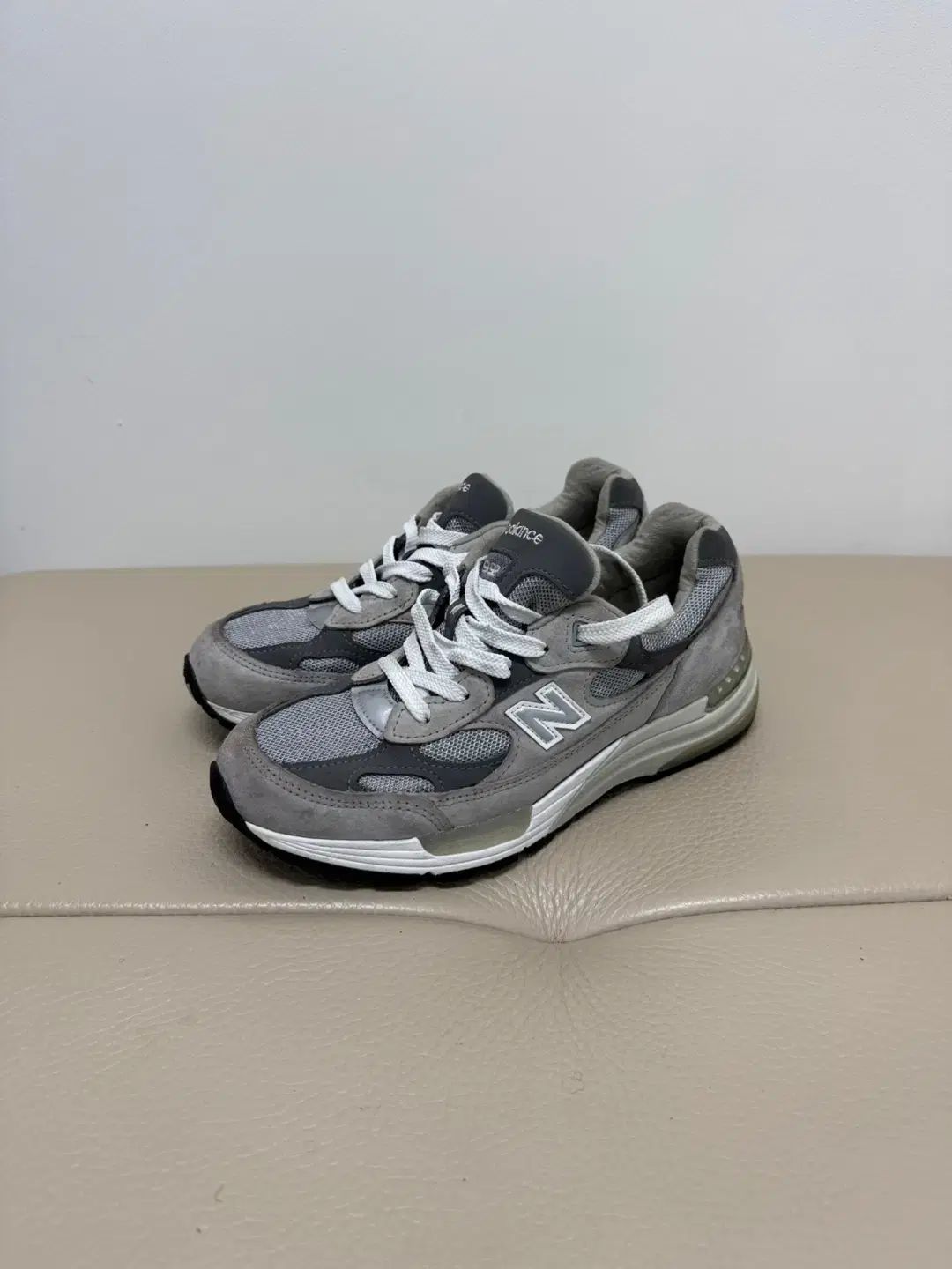 New Balance トレーニングシューズ 27.5cm ホワイト ASICS アシックス 1154A172 LAZERBEAM ML（ラベンダー/ホワイト
