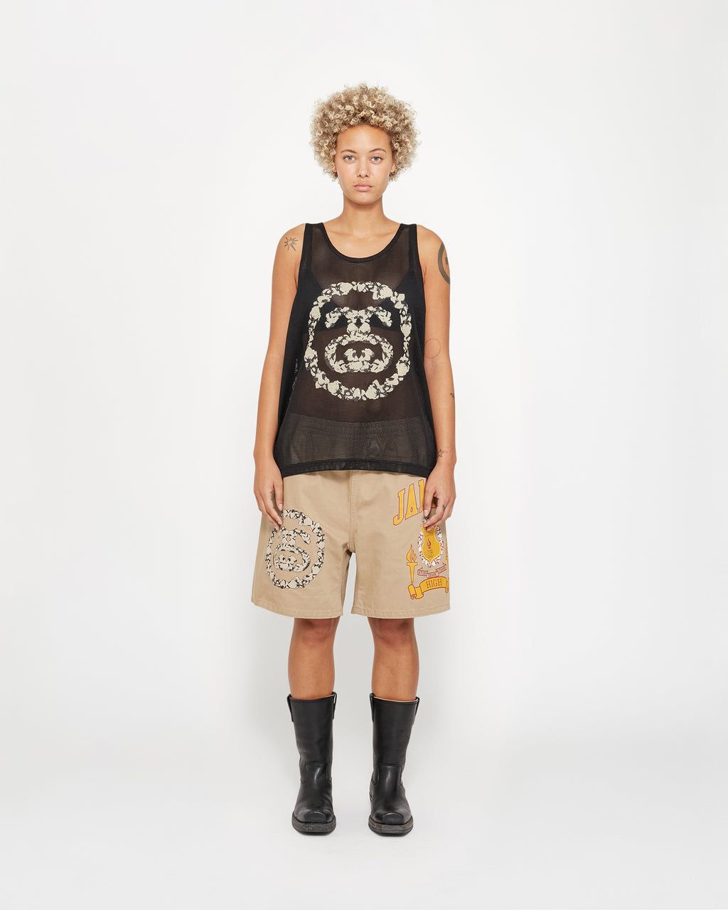 STUSSY と