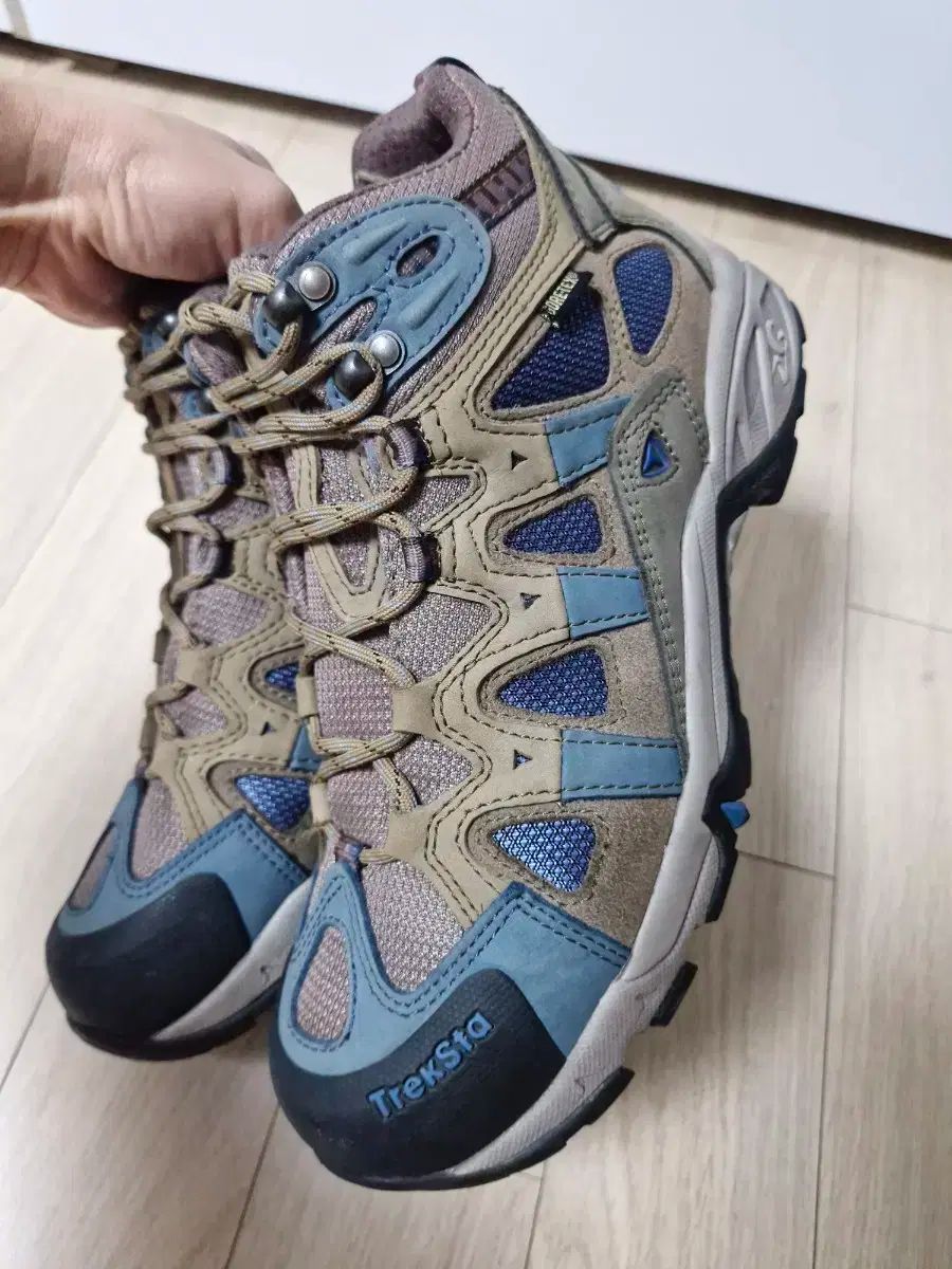 Treksta トレクスタ