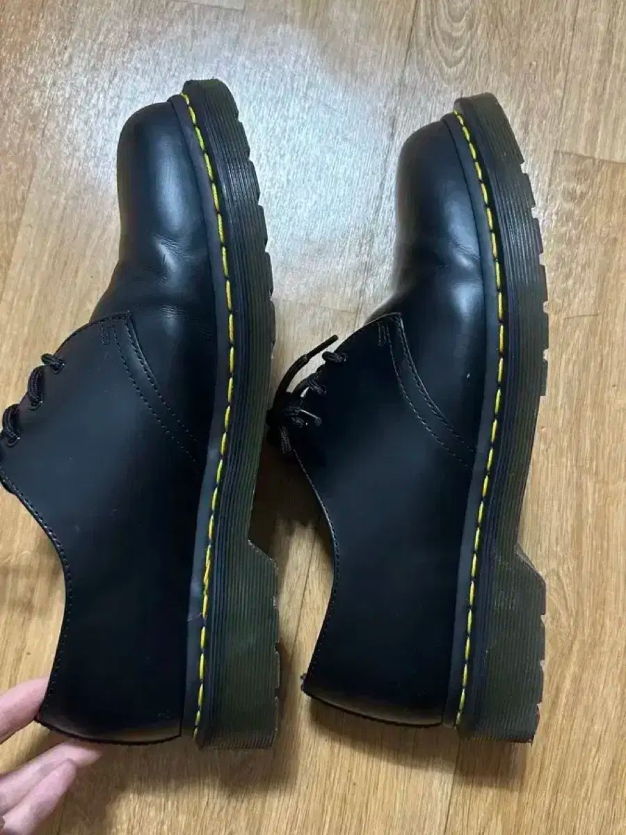 DR. MARTENS