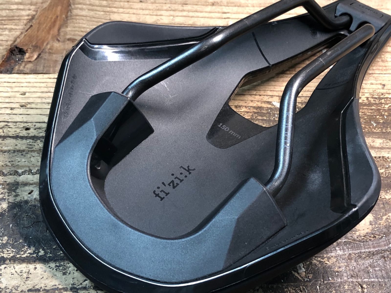 JN133 フィジーク fizik ショップ TEMPO ARGO R3 サドル 黒 150mm kium