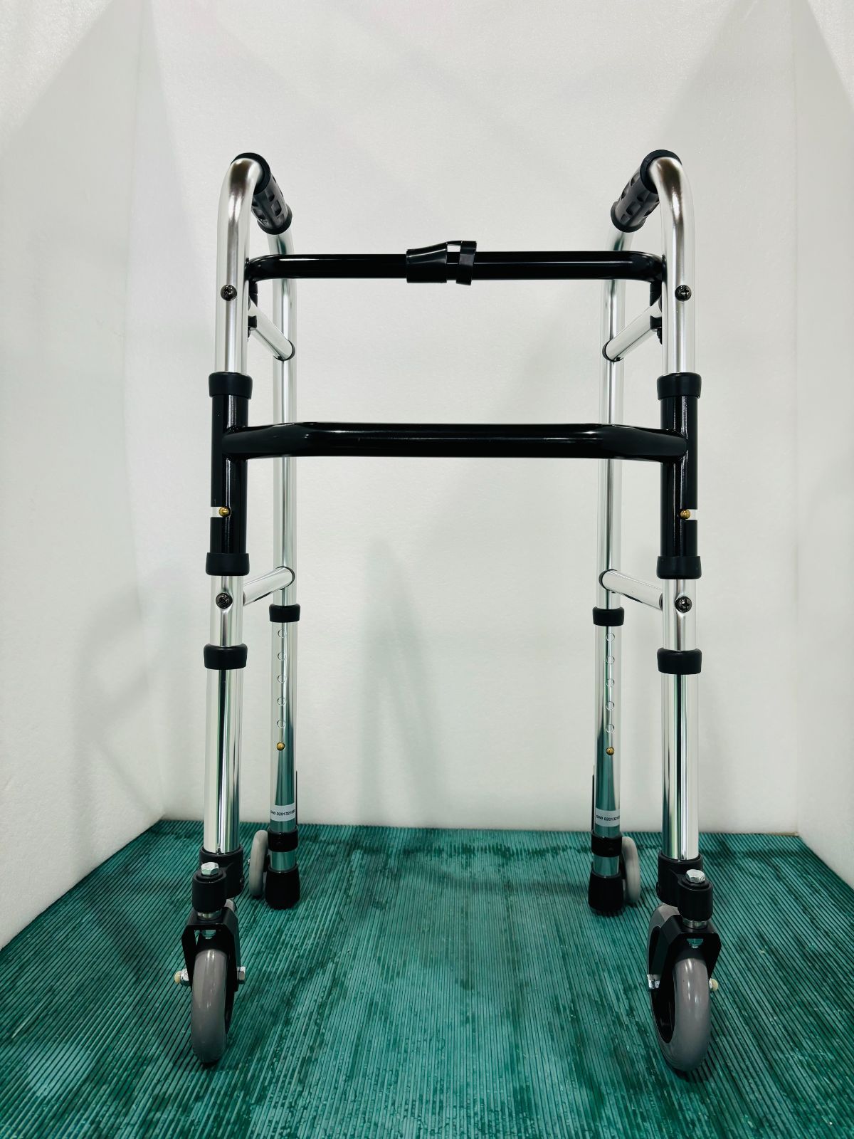 ミニフレームウォーカー WFM-4262SW5GW3 折り畳み歩行器 キャスター 超コンパクト 小柄 歩行器 折りたたみ歩行器 折り畳み式 ピックアップ キャスター付き 歩行補助