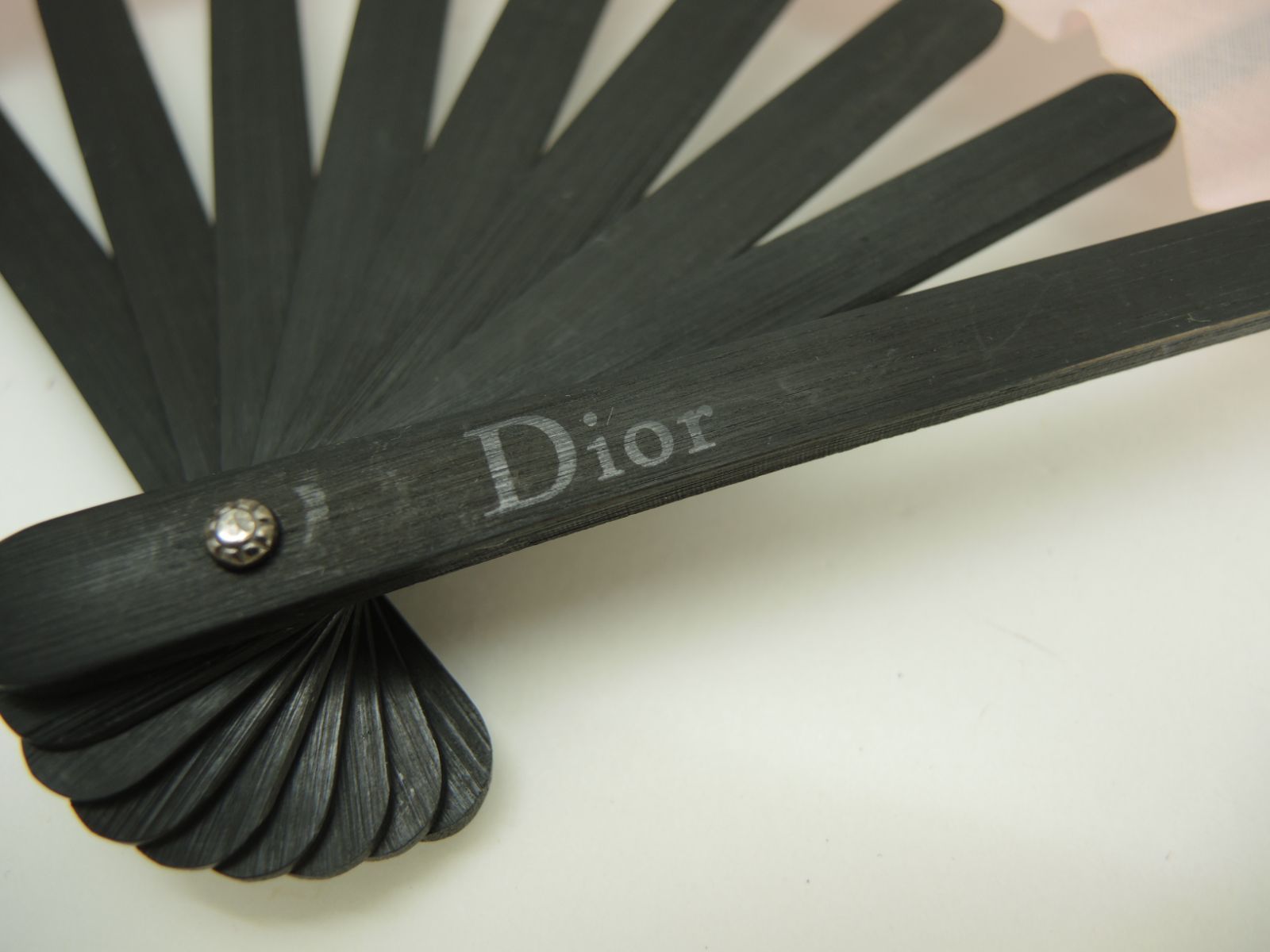 Diorのうちわと鉛筆 セリアのスケルトンうちわ！ジュイ柄にレタグラフィーの手書き