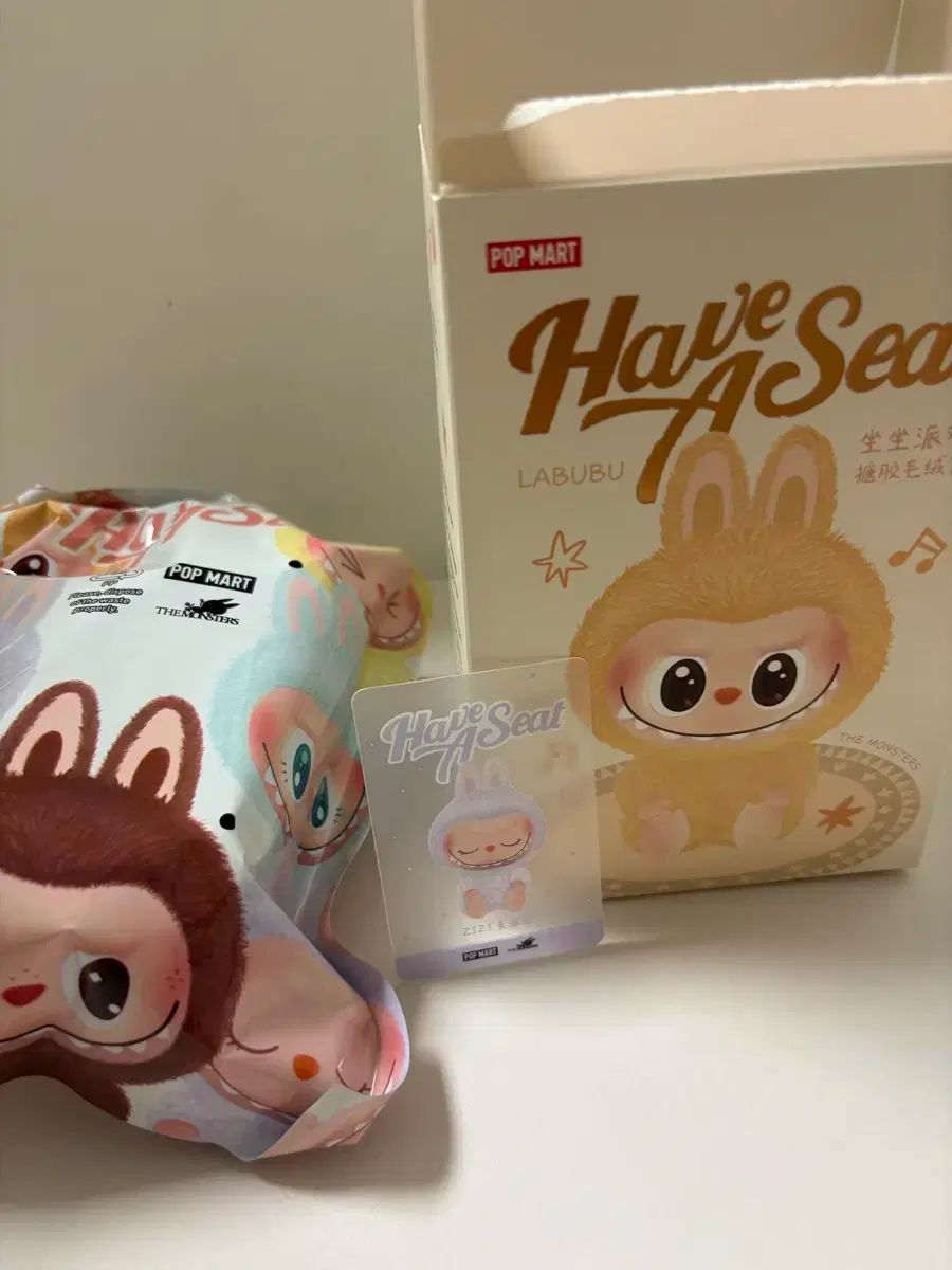 ポップマート ザ モンスターズ ラブブ イニシャル ぬいぐるみ A-M