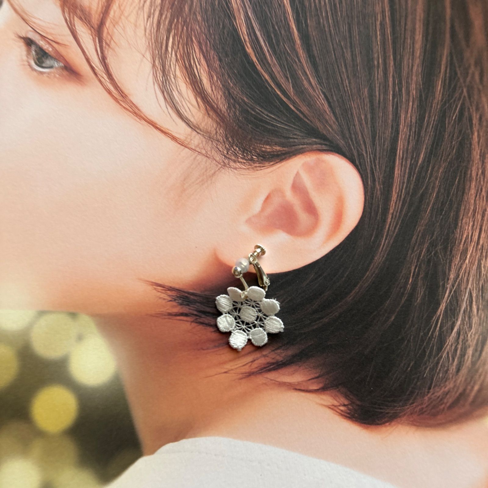 359.レース刺繍フラワー イヤリング又はピアス - メルカリ