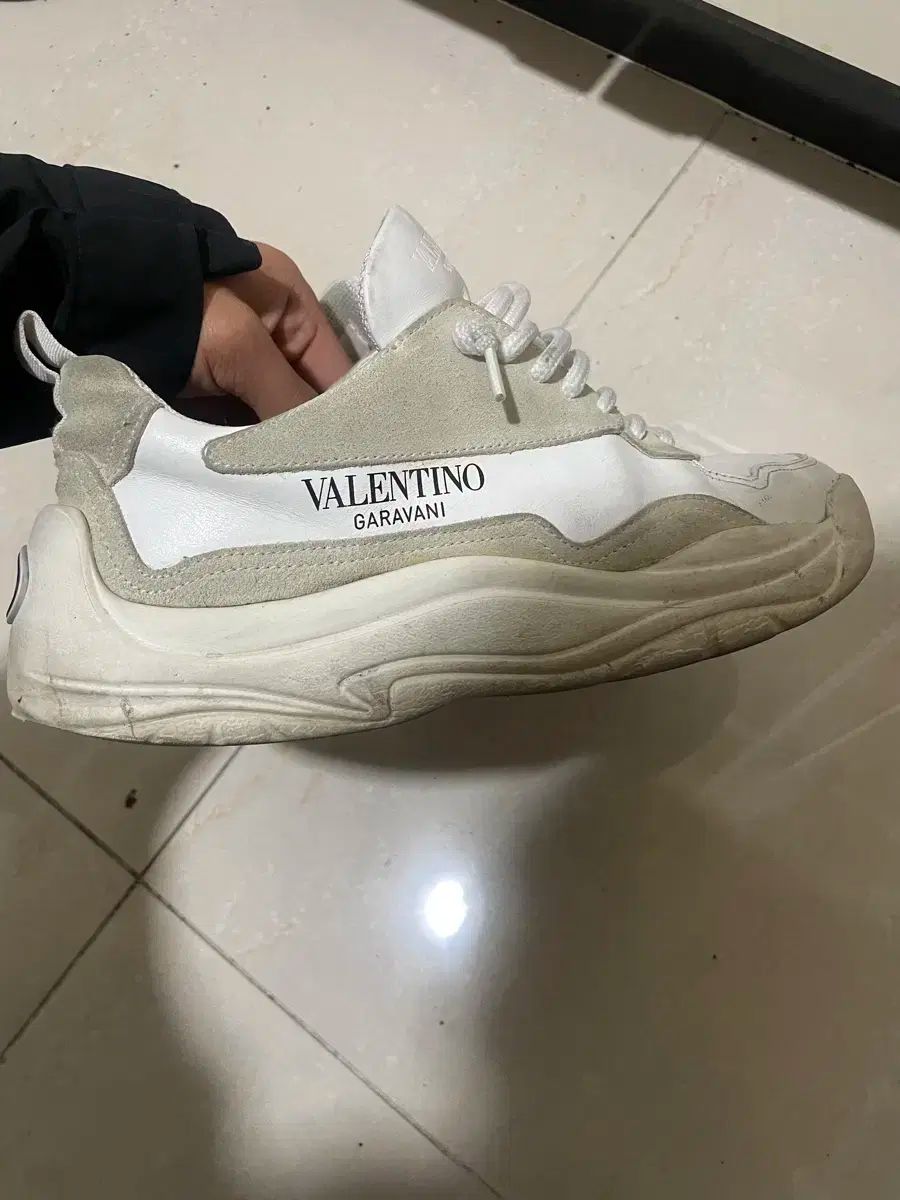☆送料関税込☆VALENTINO ヴァレンティノ ガンボーイ スニーカー VALENTINO(ヴァレンティノ) ガンボーイ スニーカーズ - メルカリ