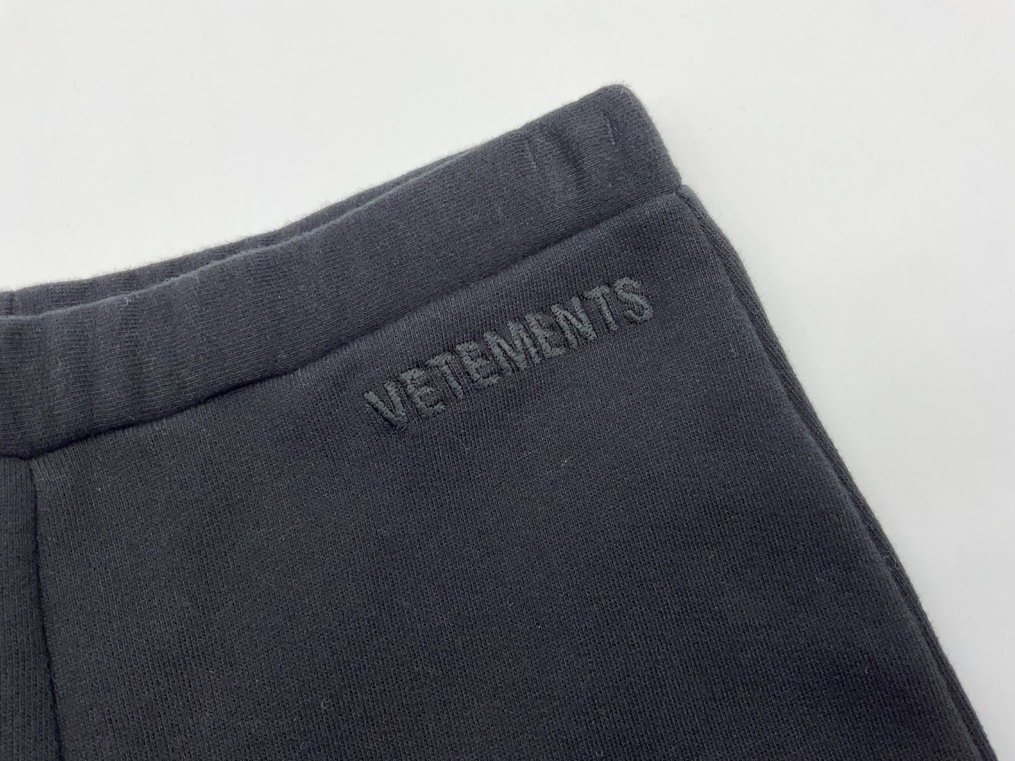 お値引き交渉大歓迎】 新品 S VETEMENTS ベトモン ブラック ロゴ