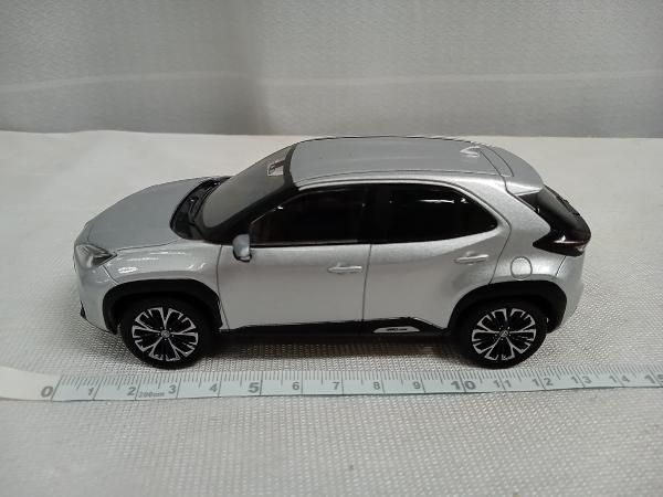 1/30 新型カローラクロス カラーサンプル ミニカー シルバーメタリック