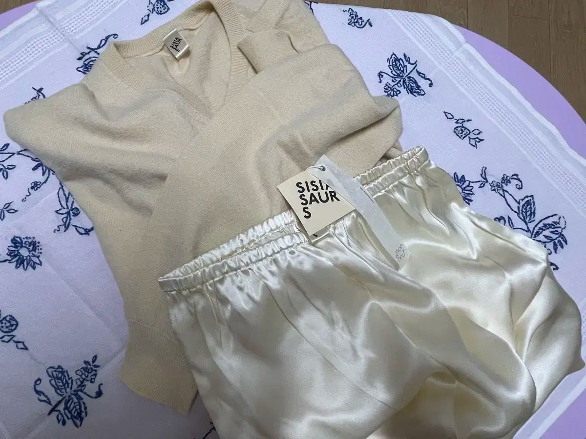 シアサウルス カシミアニット シルク パンツ セット