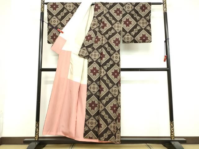 平和屋着物○本場大島紬 一元絣 色紙重ね花文 黒地 正絹 逸品  