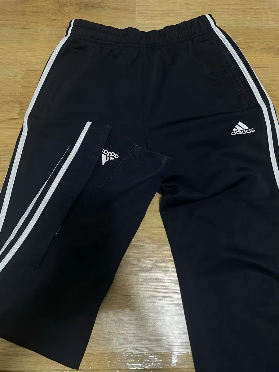adidas アディダス ネイビー トレーニングパンツ 側方切開 ジッパー付き