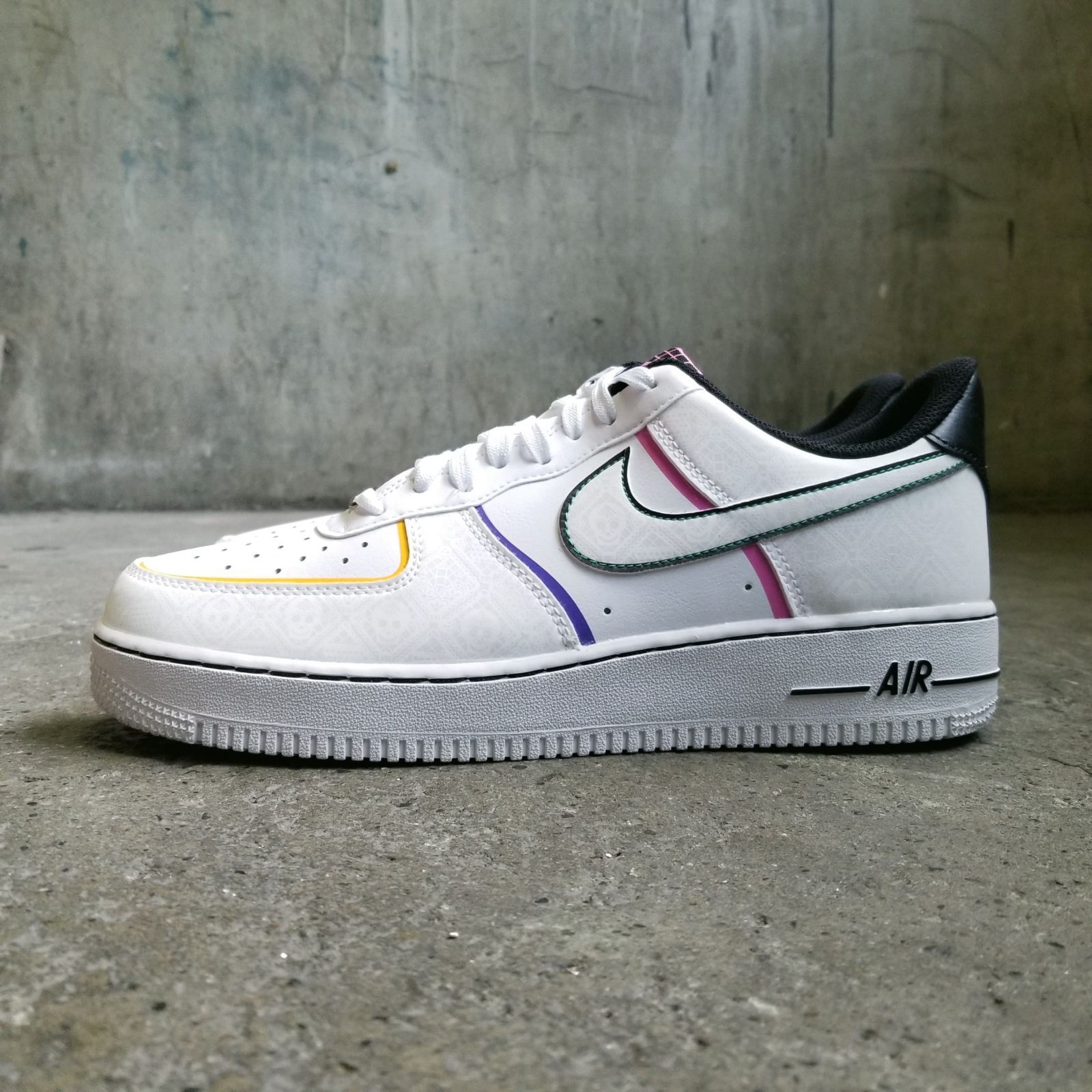 NIKE AIR FORCE 1 