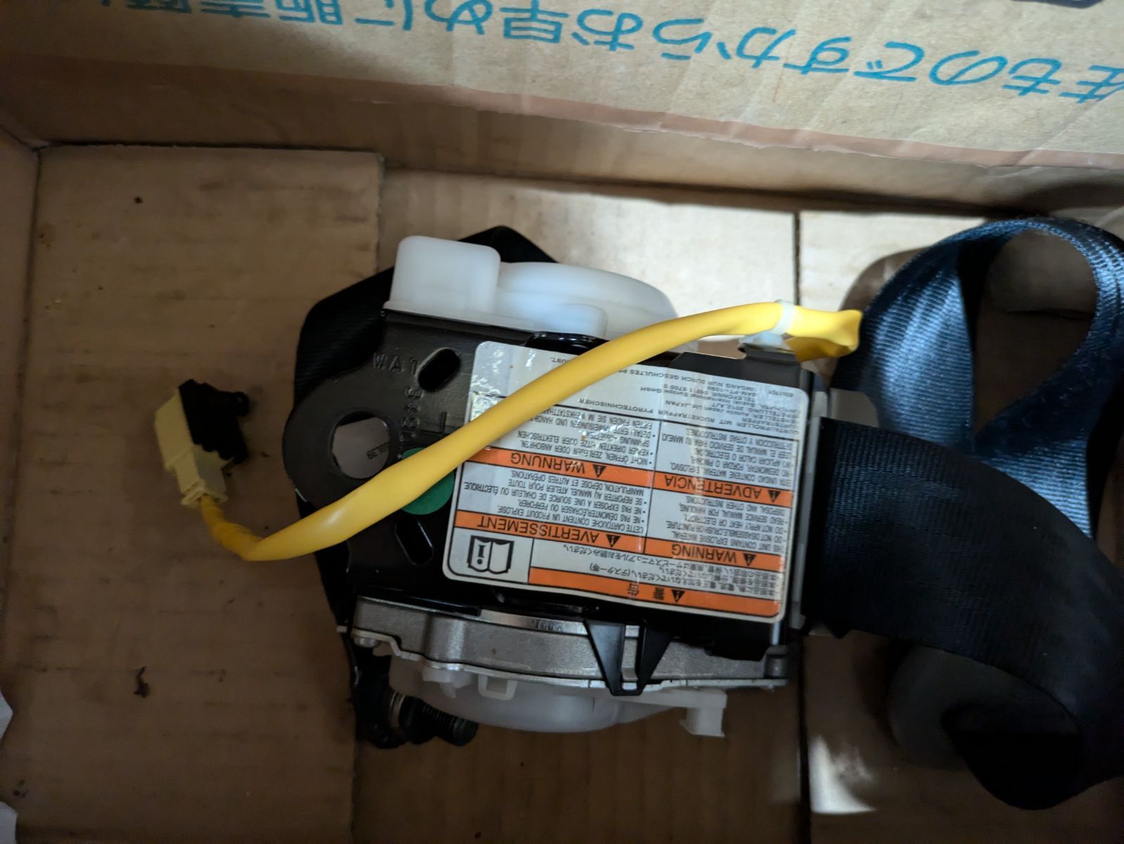 ジムニーjb23 8型フロントシートベルト助手席側