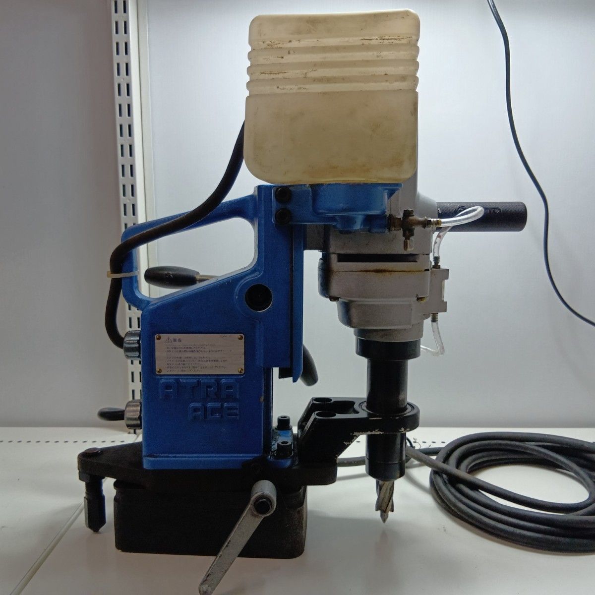 穴あけ機 電動工具