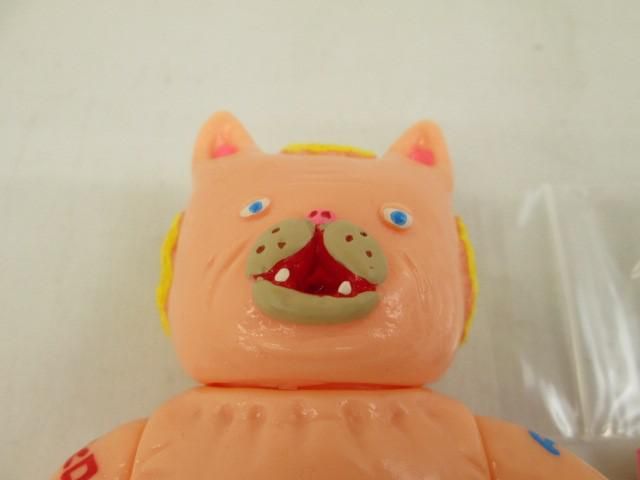 脱いだ バッジ付き
