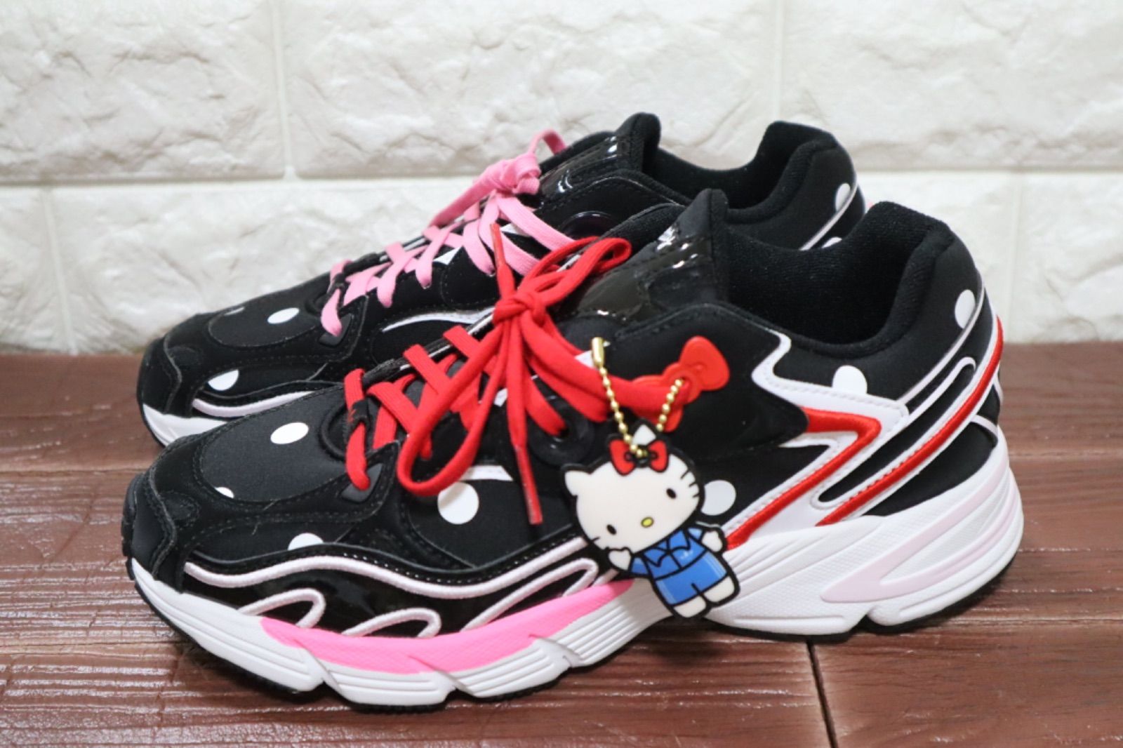 新品 定価13200円 adidas アディダス ASTIR W HELLO KITTY