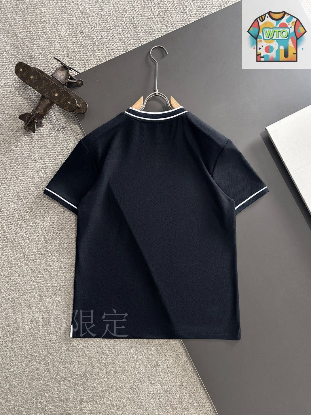 超希少 新品 タグ付き Louis Vuitton レギュラーシャツS 今日特価】Louis Vuitton LUXE 25SS プレミアム T シャツ - メルカリ