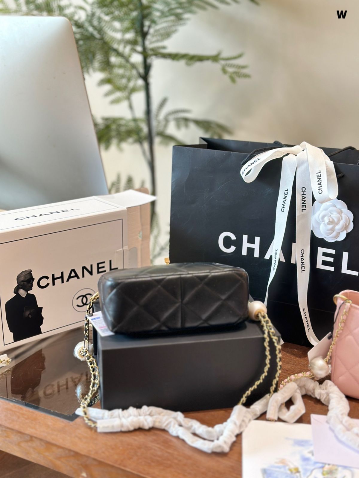 関税込CHANEL入手困難★シャネル パール付 ハンドバッグ 直営 藤田ニコルさん愛用《CHANEL》CHANEL 22 ミニ ハンドバッグ