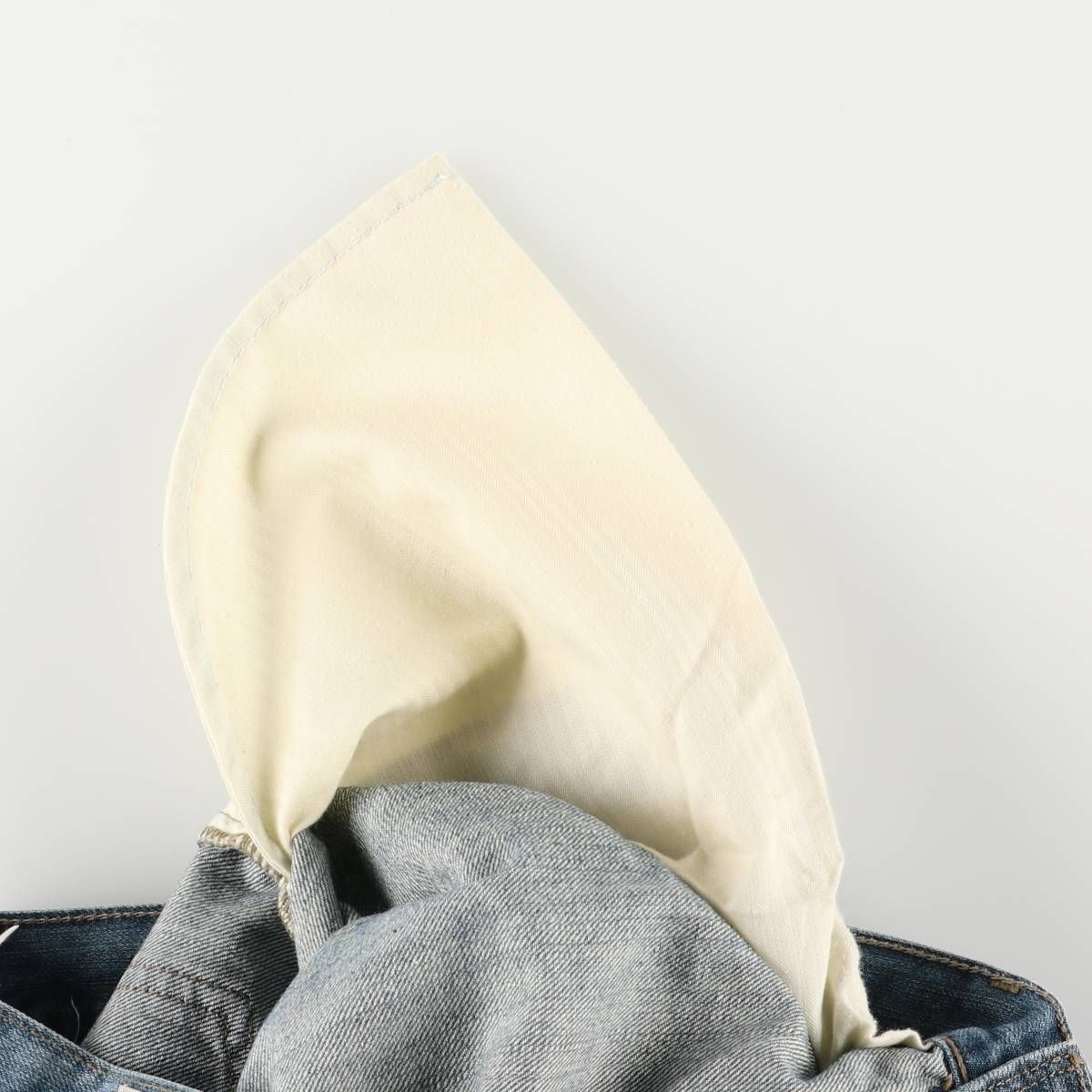 テーパードデニムパンツ