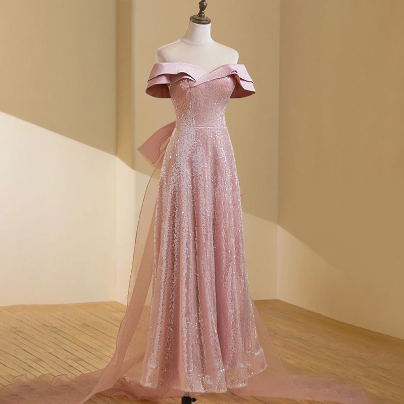 一字肩フォーマルドレス 演出